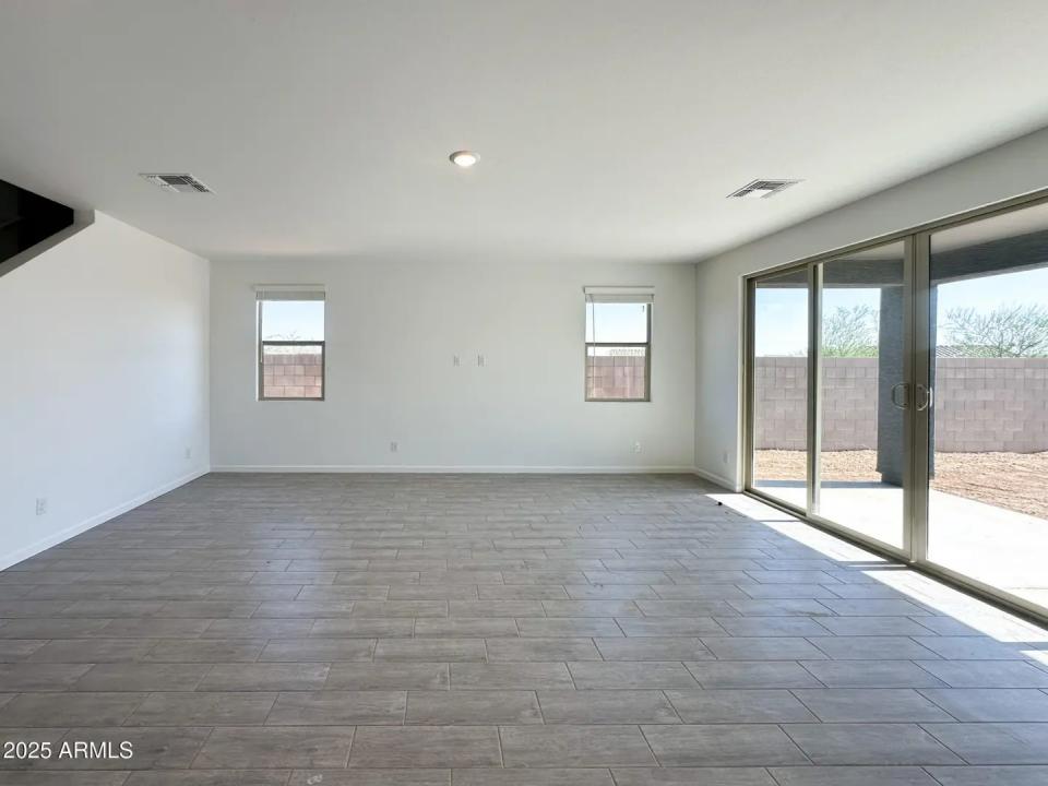 Real Estate Picture 9