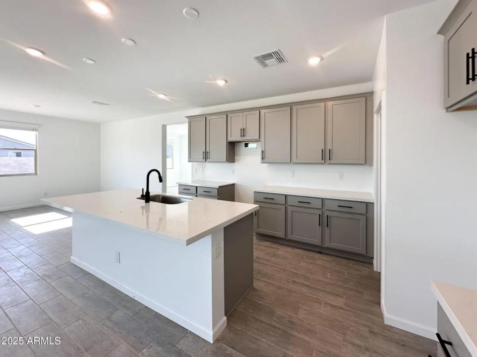 Real Estate Picture 13