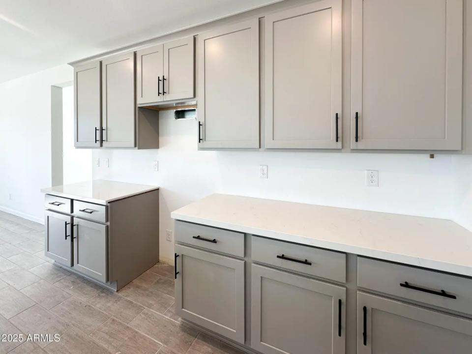 Real Estate Picture 14