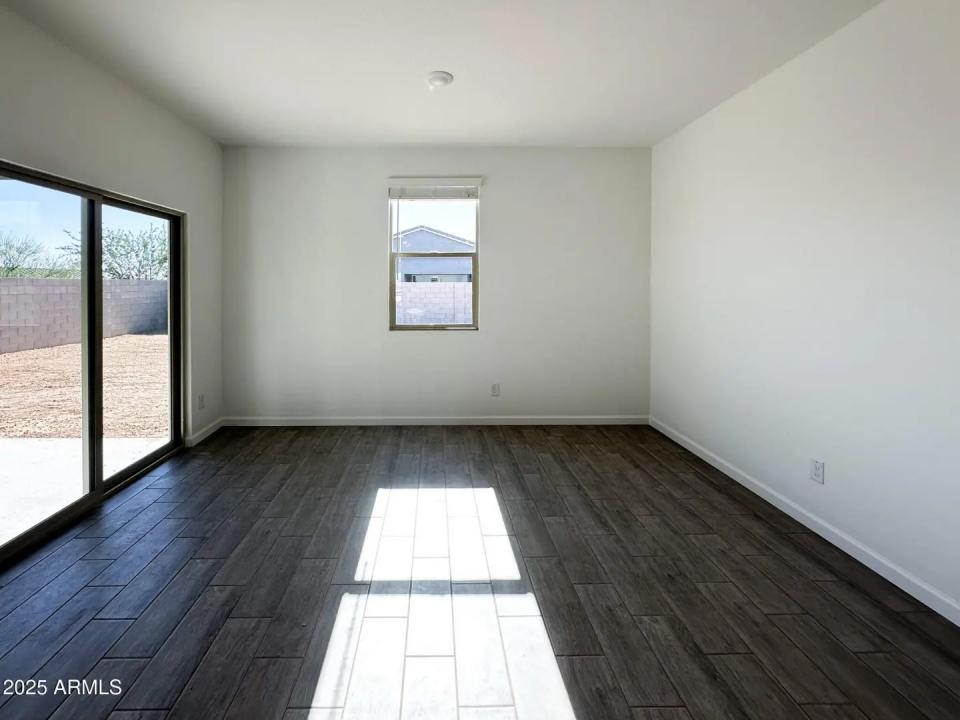 Real Estate Picture 15