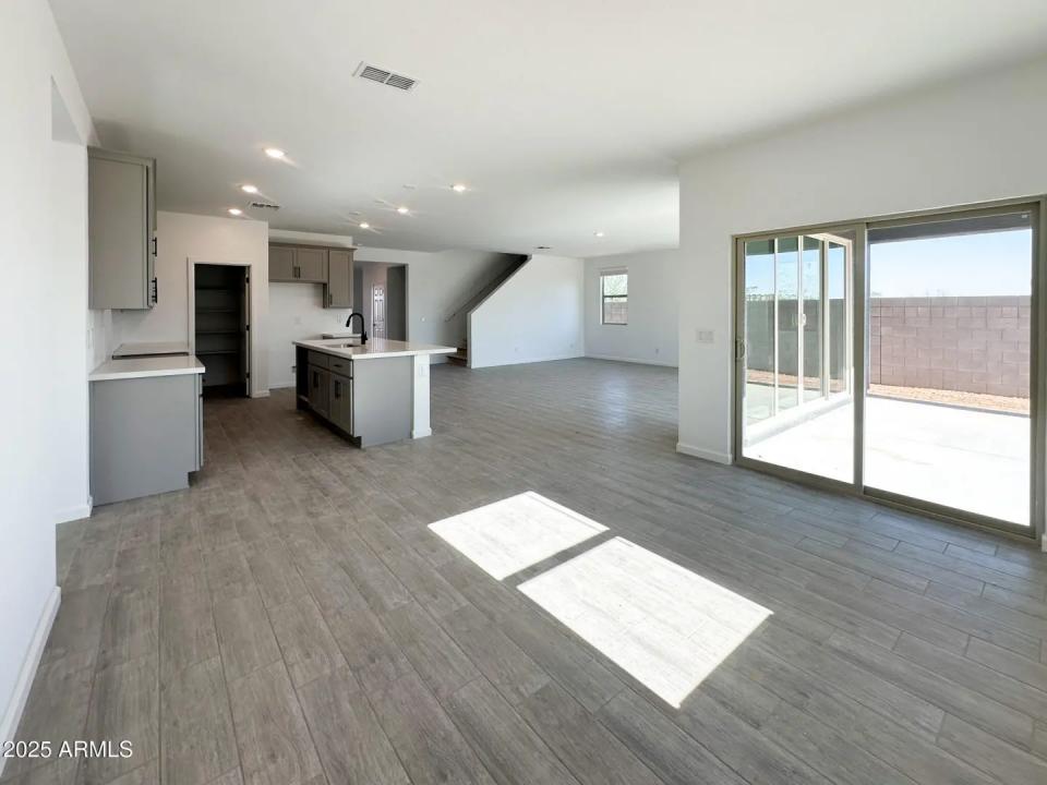 Real Estate Picture 16