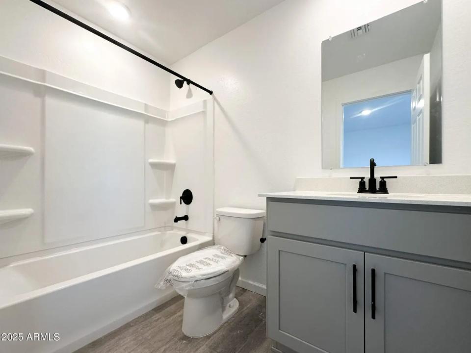 Real Estate Picture 24