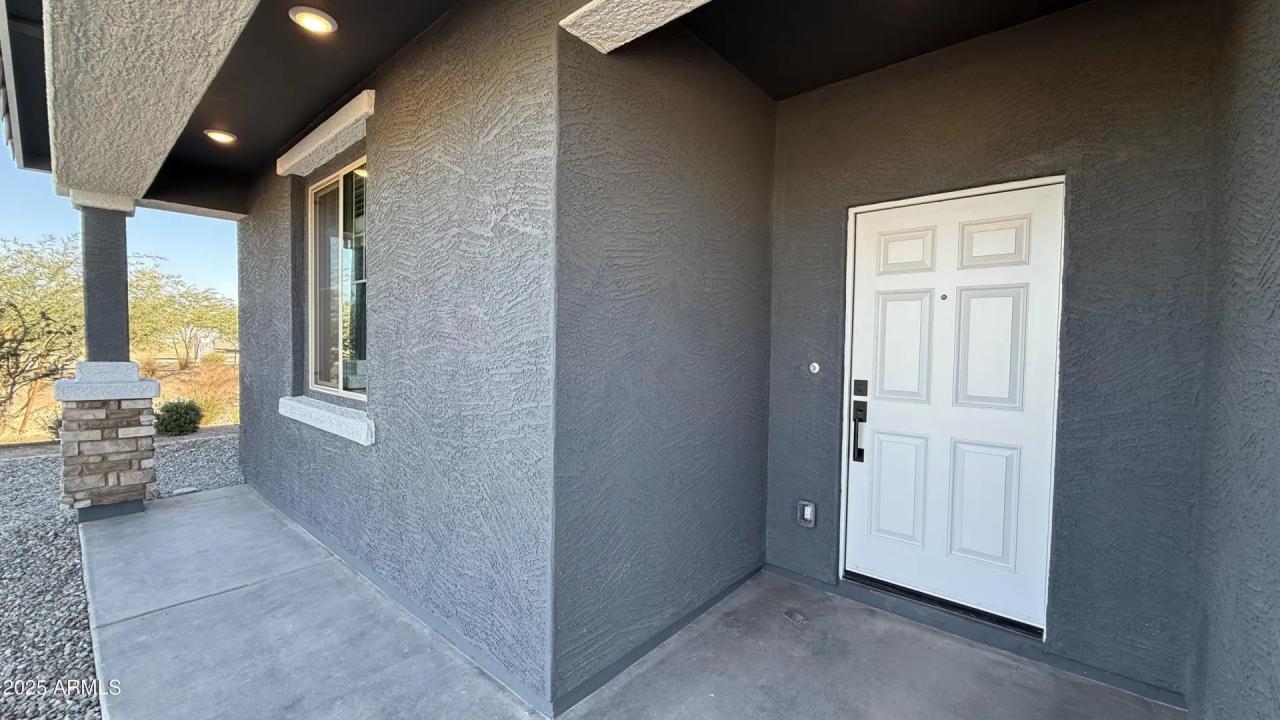 Real Estate Picture 4