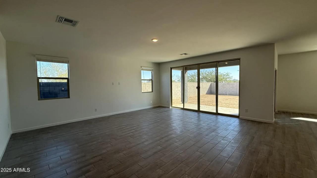 Real Estate Picture 8