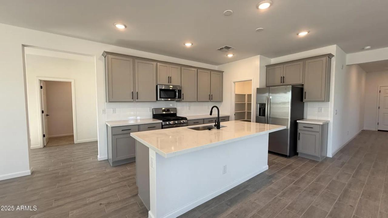 Real Estate Picture 10