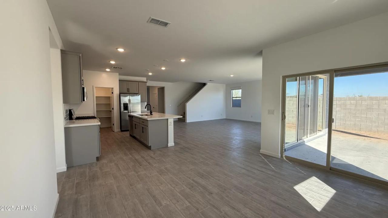 Real Estate Picture 13