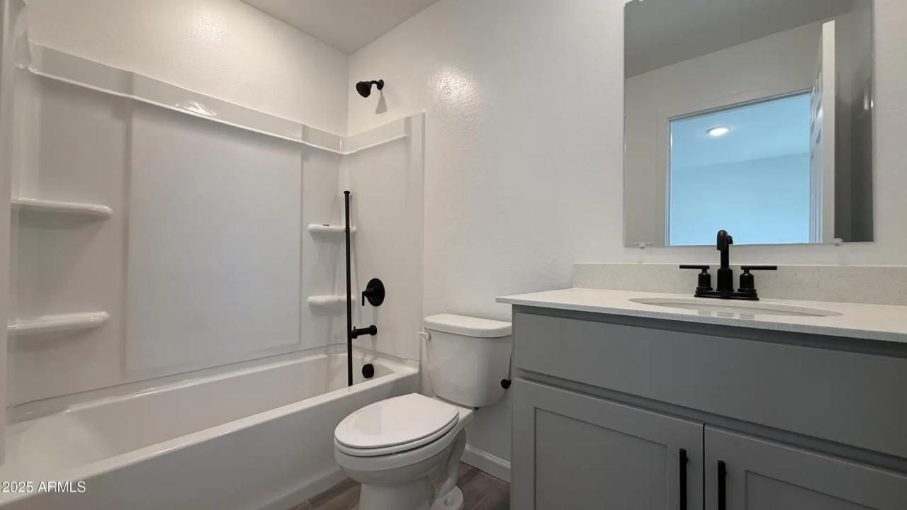 Real Estate Picture 24