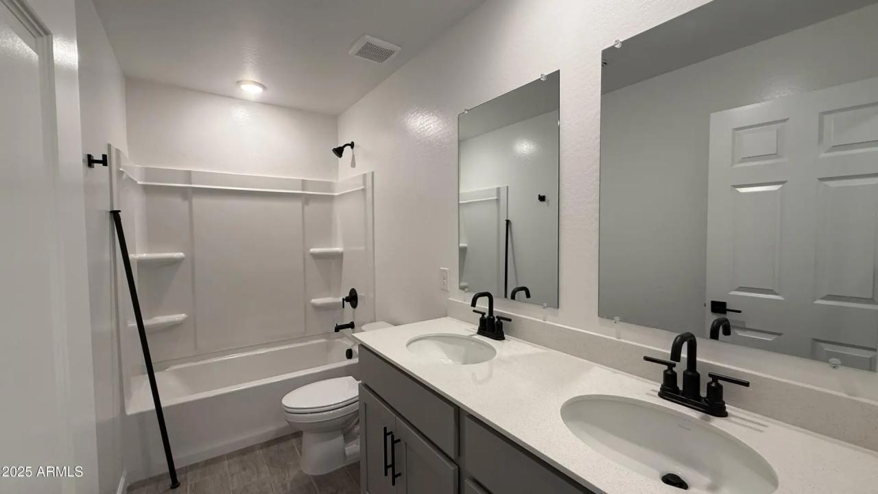 Real Estate Picture 25