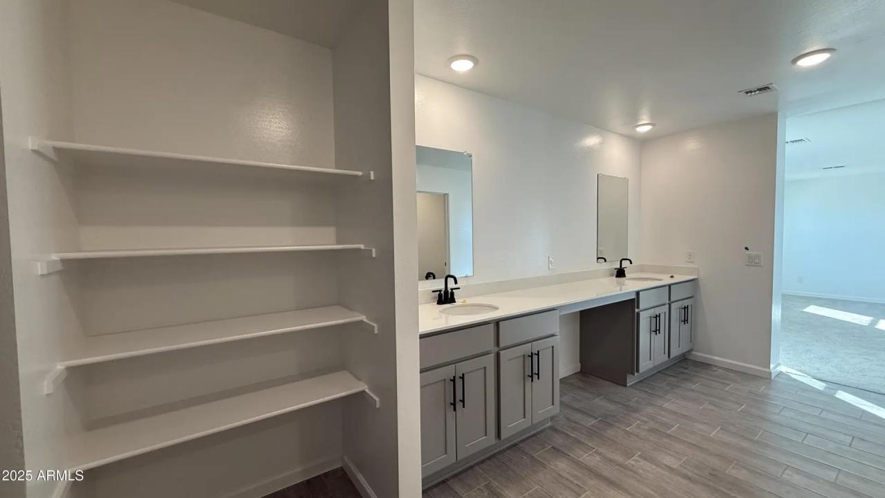 Real Estate Picture 32