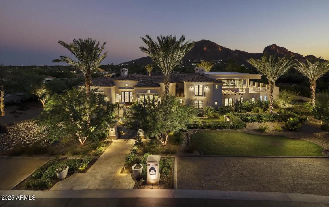 5729 E JOSHUA TREE Lane Paradise Valley AZ 85253