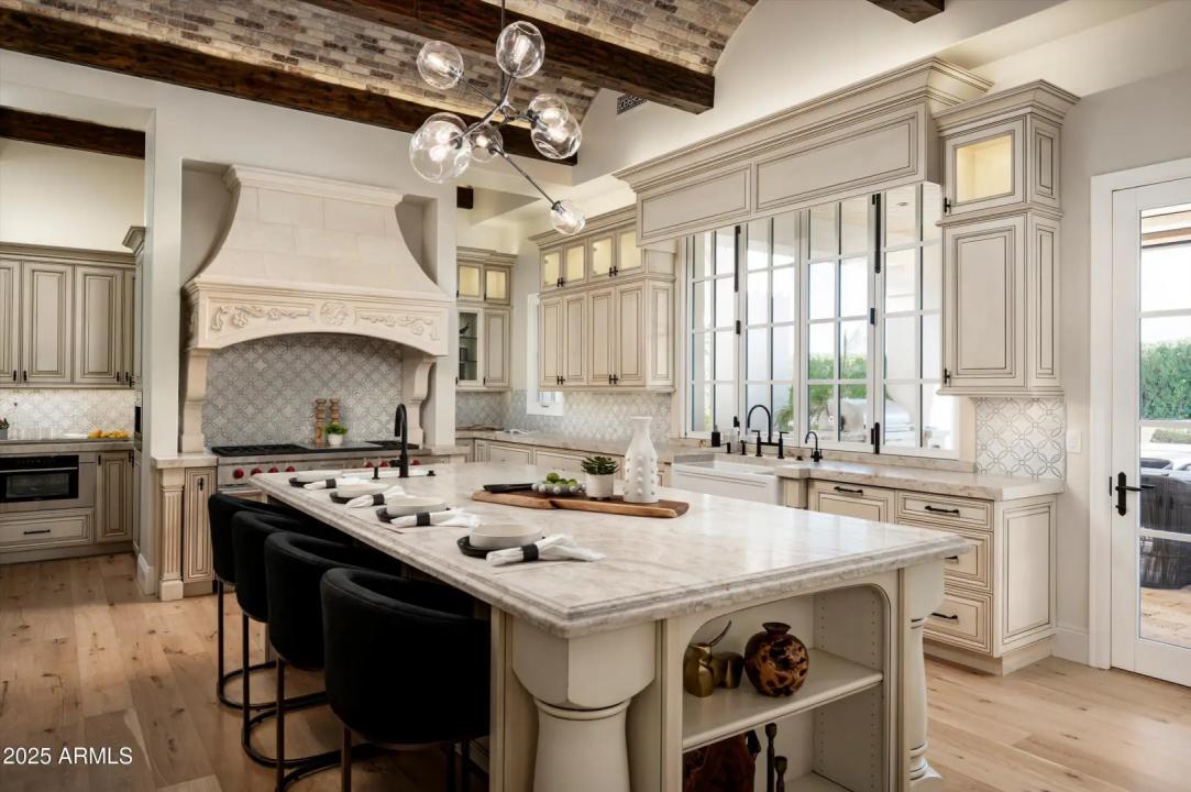 Real Estate Picture 18