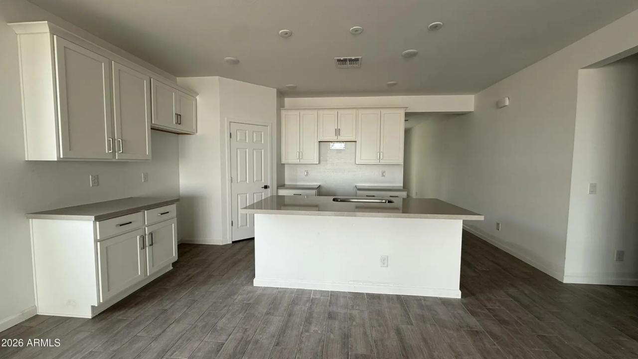 Real Estate Picture 12