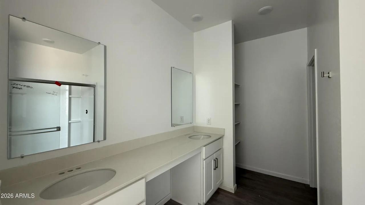 Real Estate Picture 17