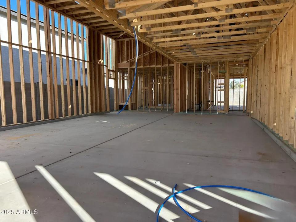 Real Estate Picture 3