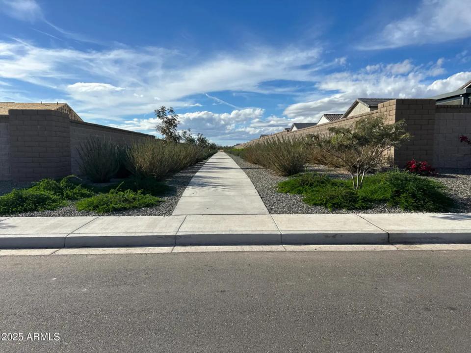 Real Estate Picture 13