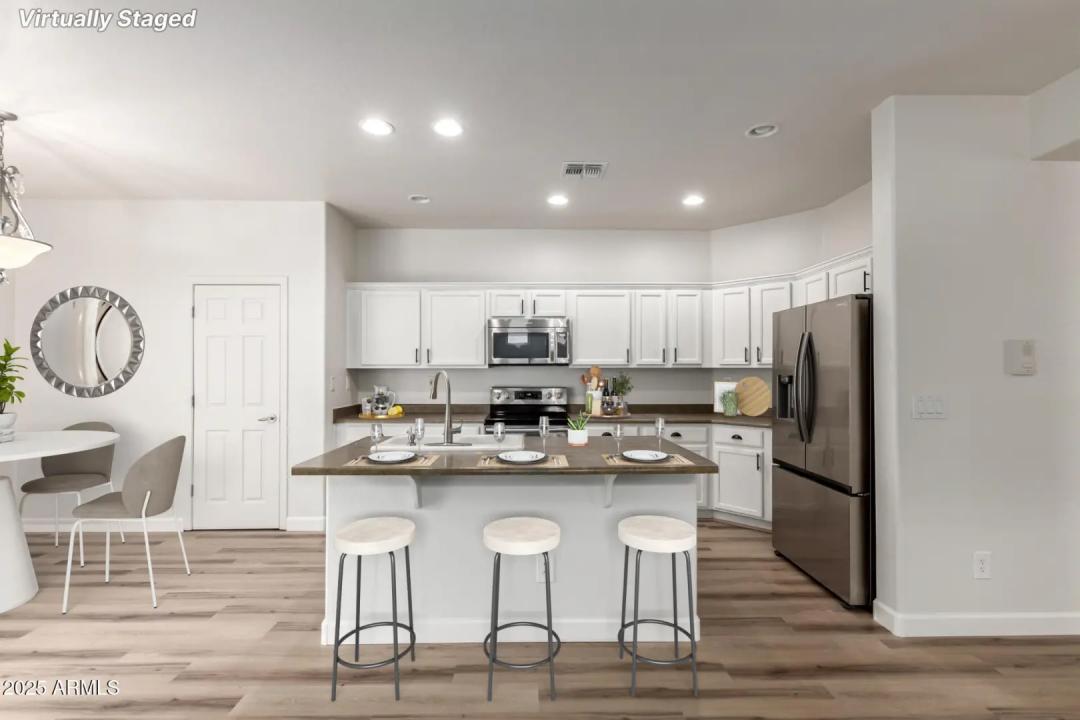 Real Estate Picture 15