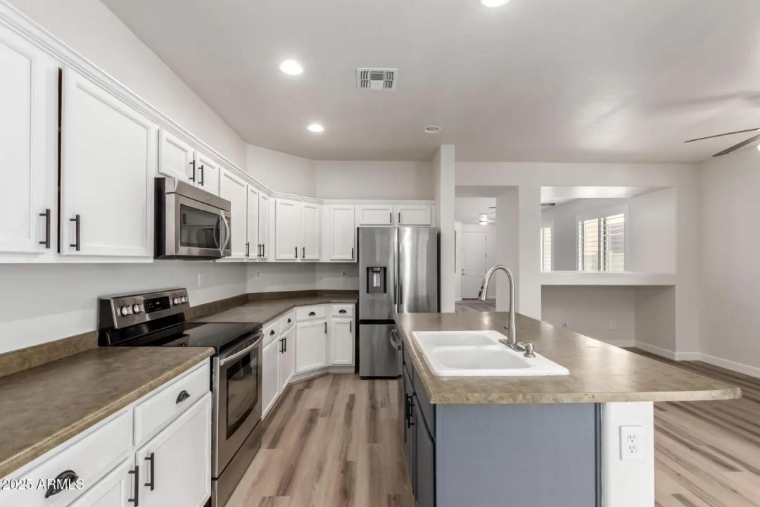 Real Estate Picture 13