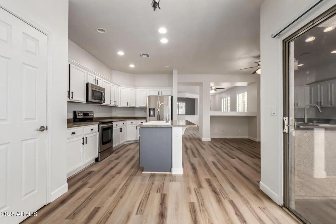 Real Estate Picture 12