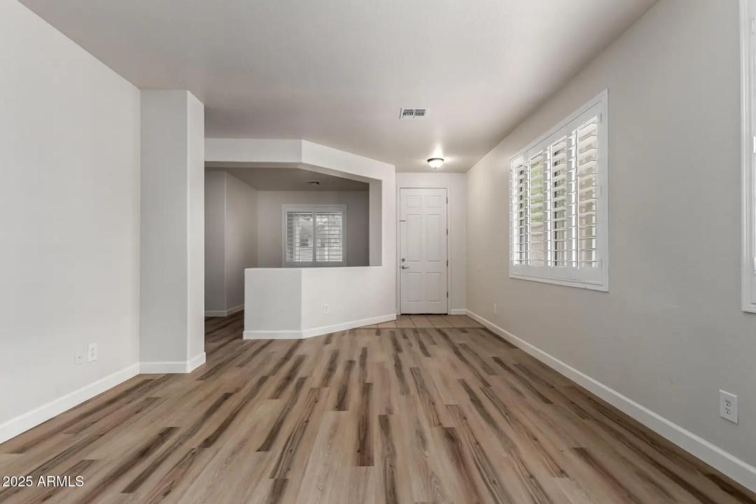 Real Estate Picture 4