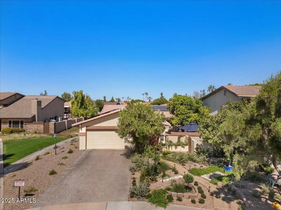 Real Estate Picture 3