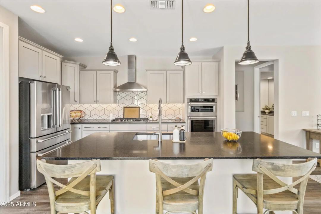 Real Estate Picture 11