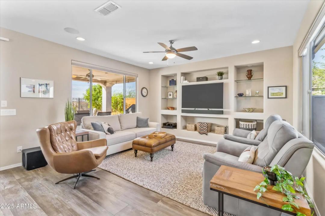 Real Estate Picture 5