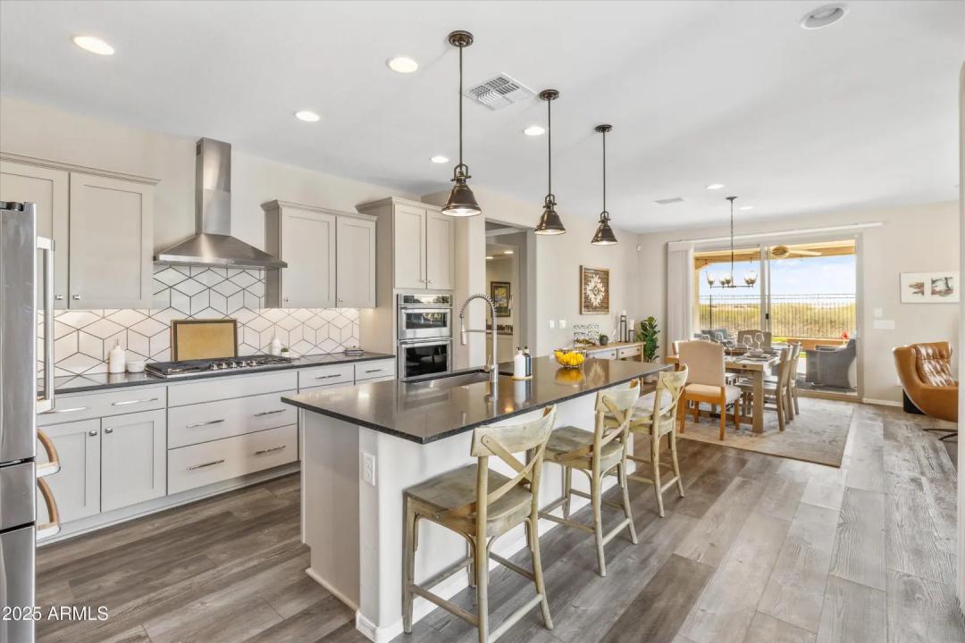 Real Estate Picture 4