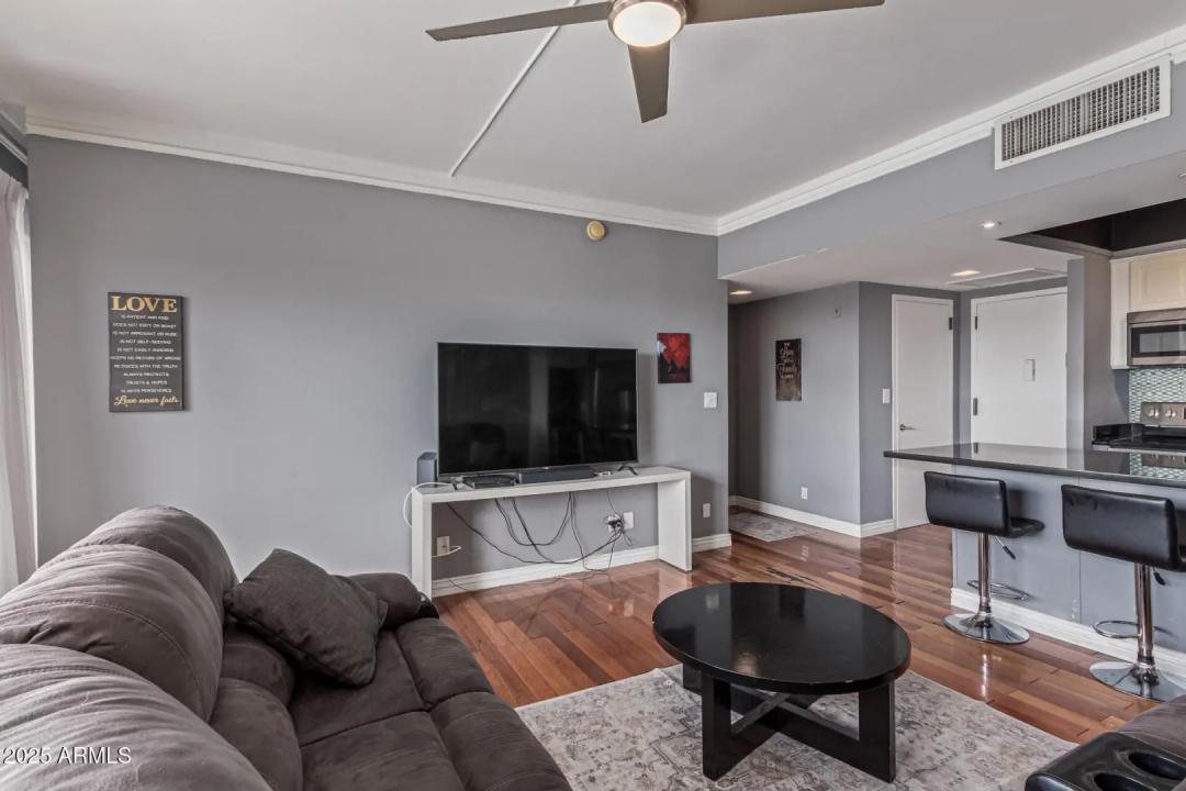 Real Estate Picture 3