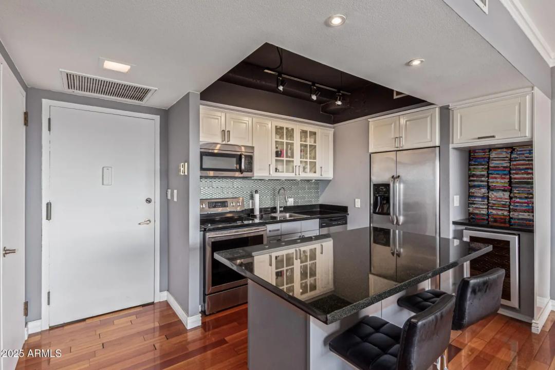 Real Estate Picture 4