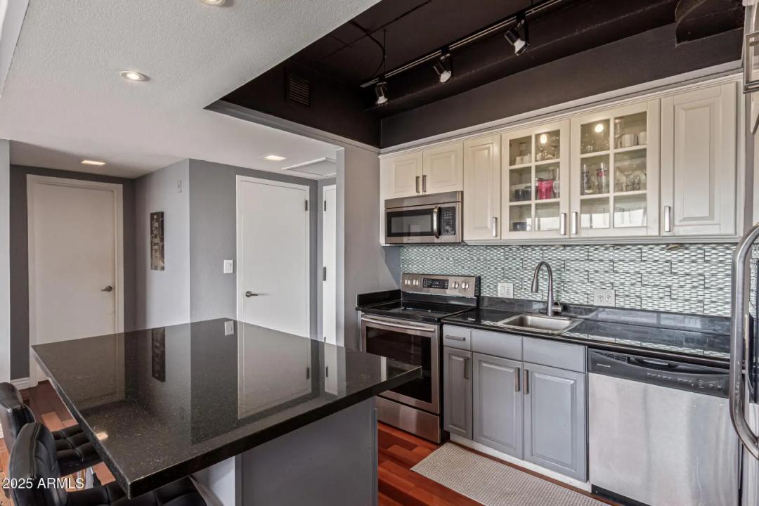 Real Estate Picture 7