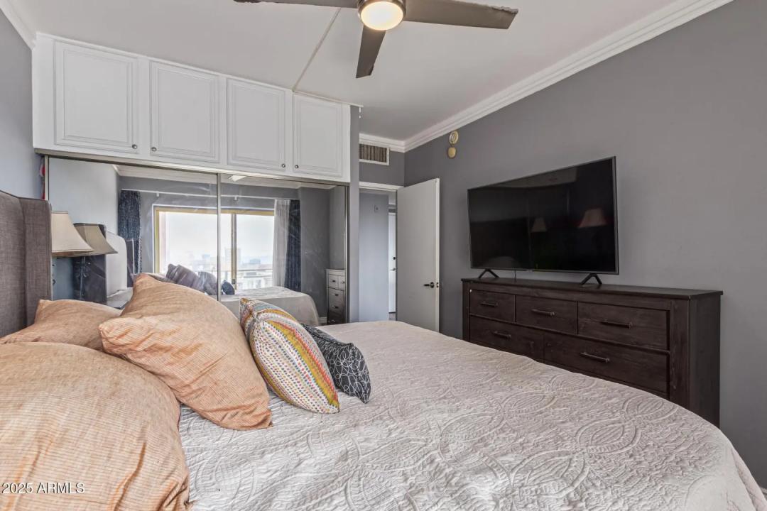 Real Estate Picture 11