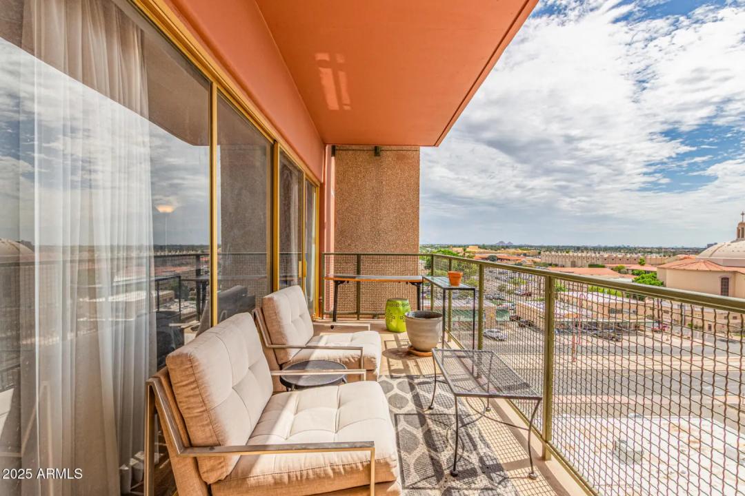 Real Estate Picture 14