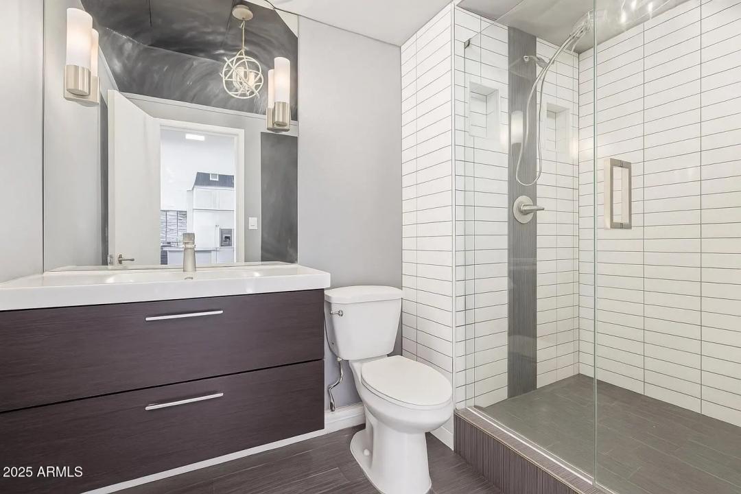 Real Estate Picture 9