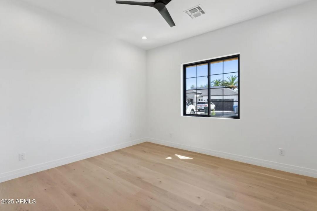 Real Estate Picture 33