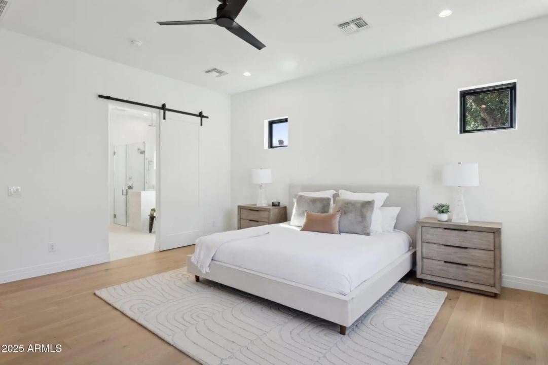 Real Estate Picture 16