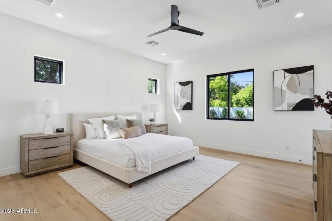 Real Estate Picture 17