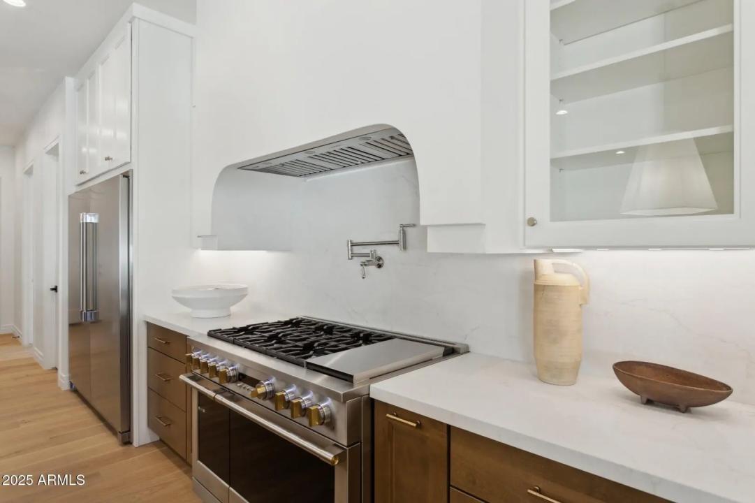 Real Estate Picture 5