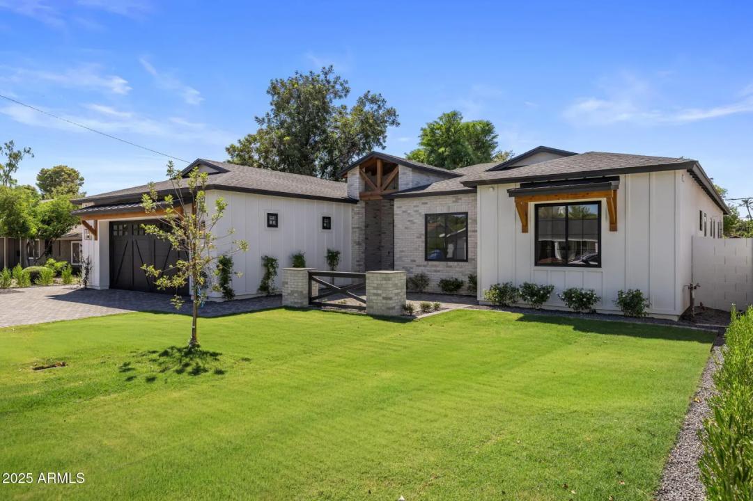 Real Estate Picture 3