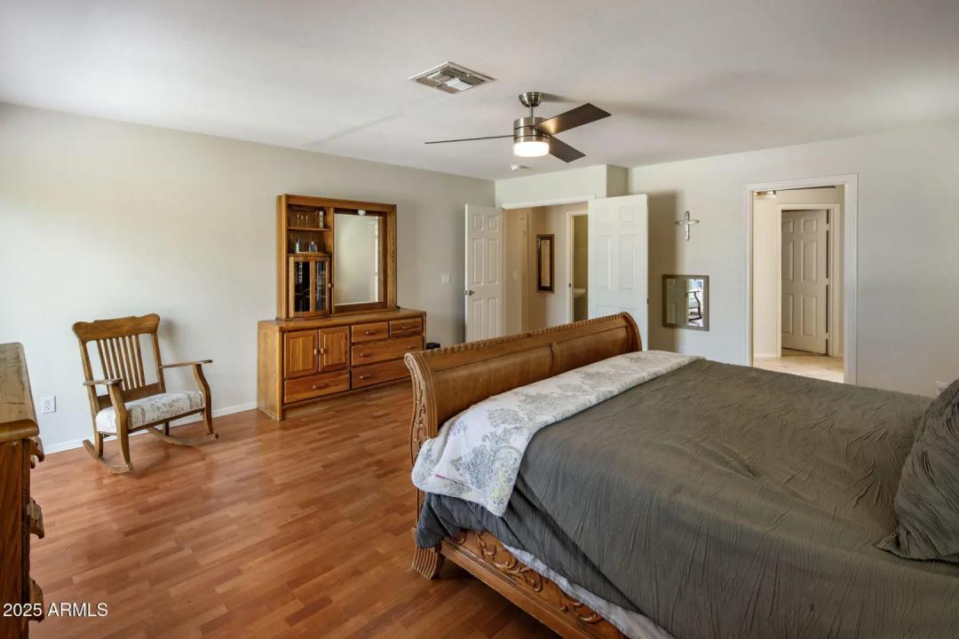Real Estate Picture 14