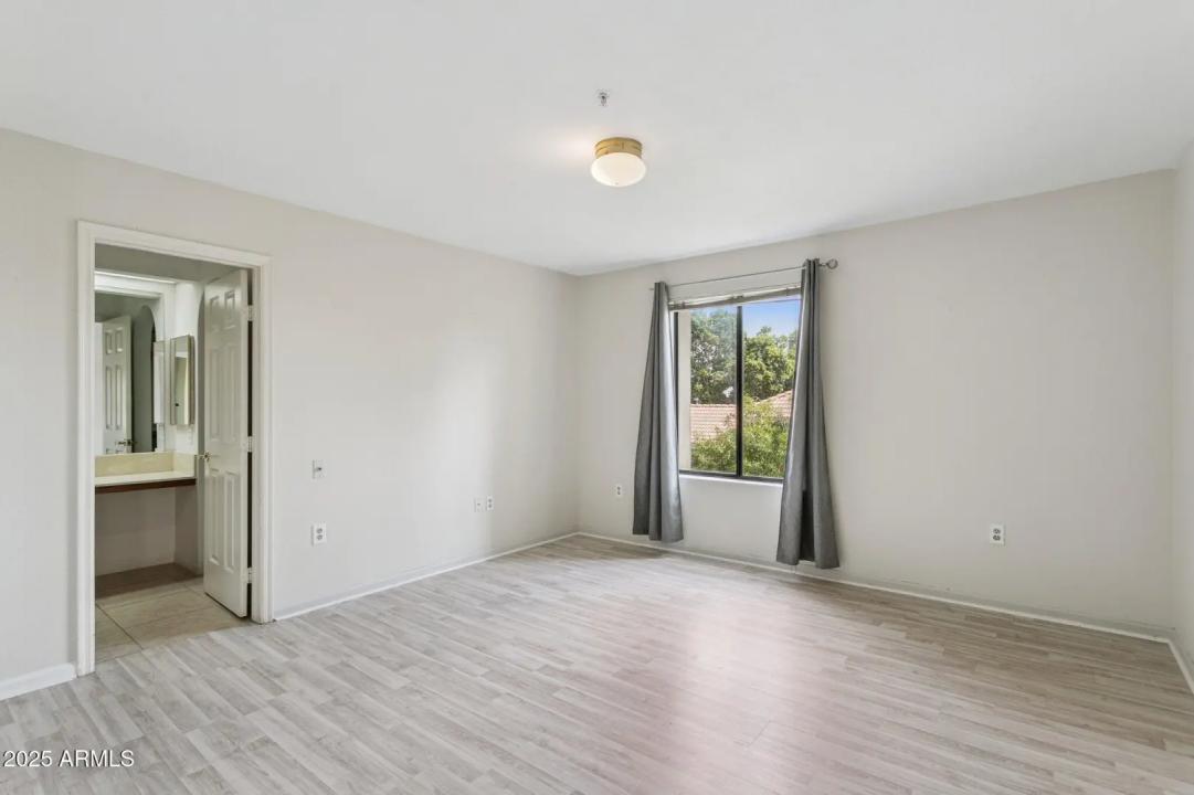 Real Estate Picture 11