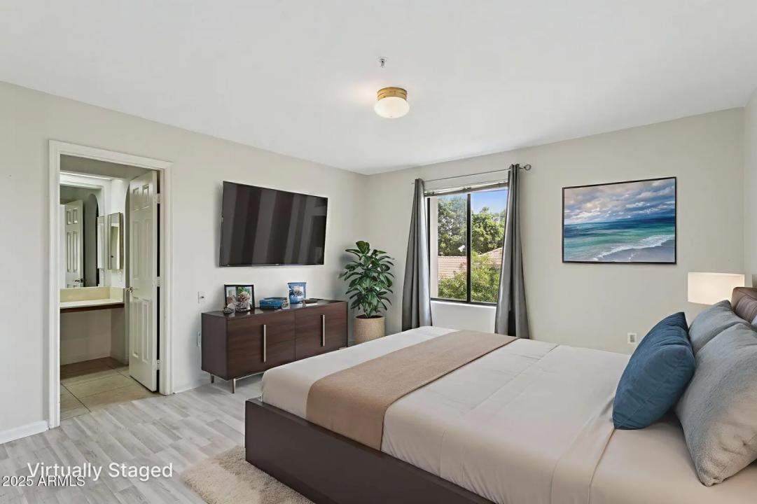 Real Estate Picture 11