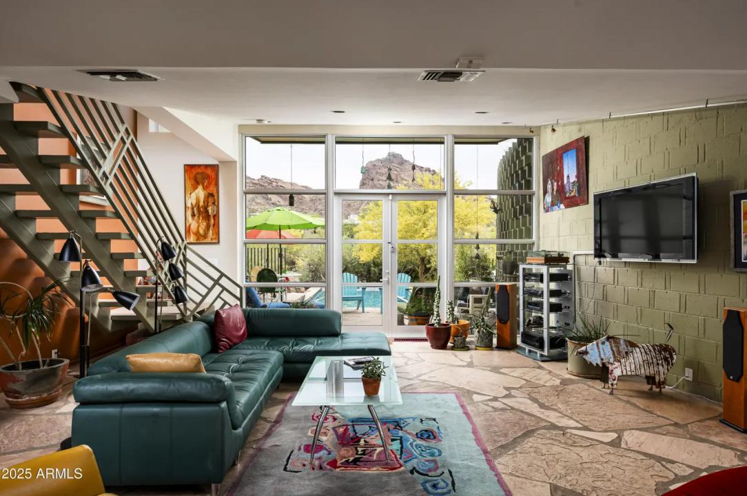 Real Estate Picture 7