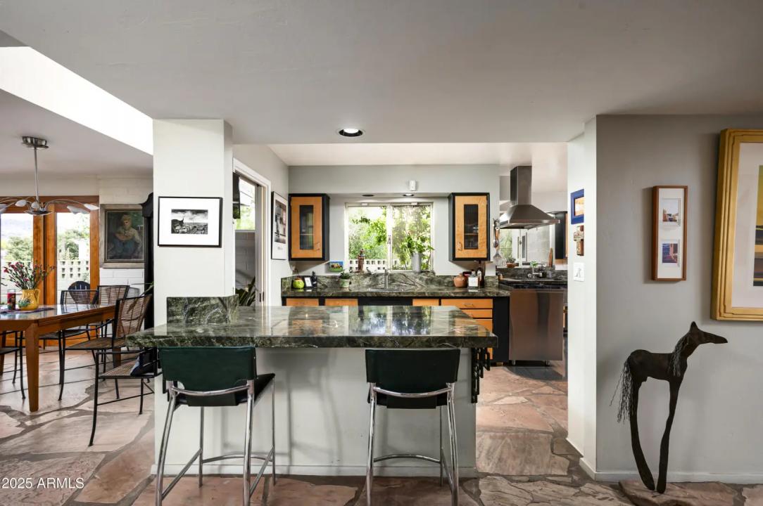 Real Estate Picture 11