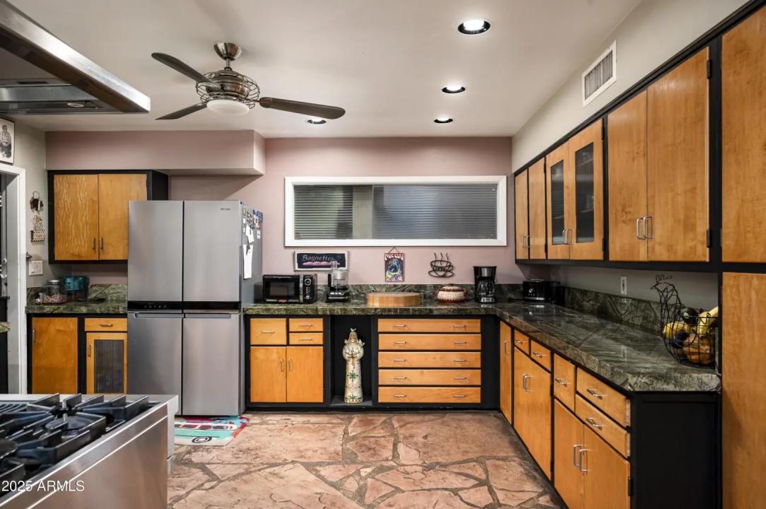 Real Estate Picture 12