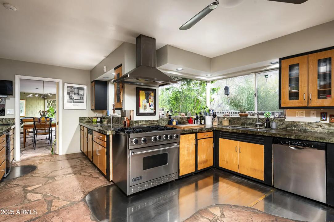 Real Estate Picture 14