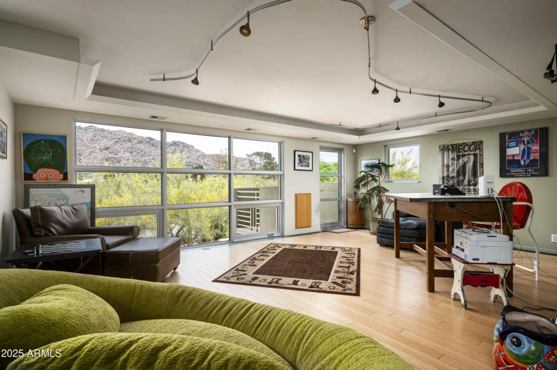 Real Estate Picture 16