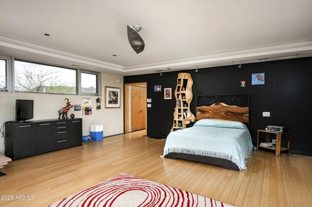 Real Estate Picture 18