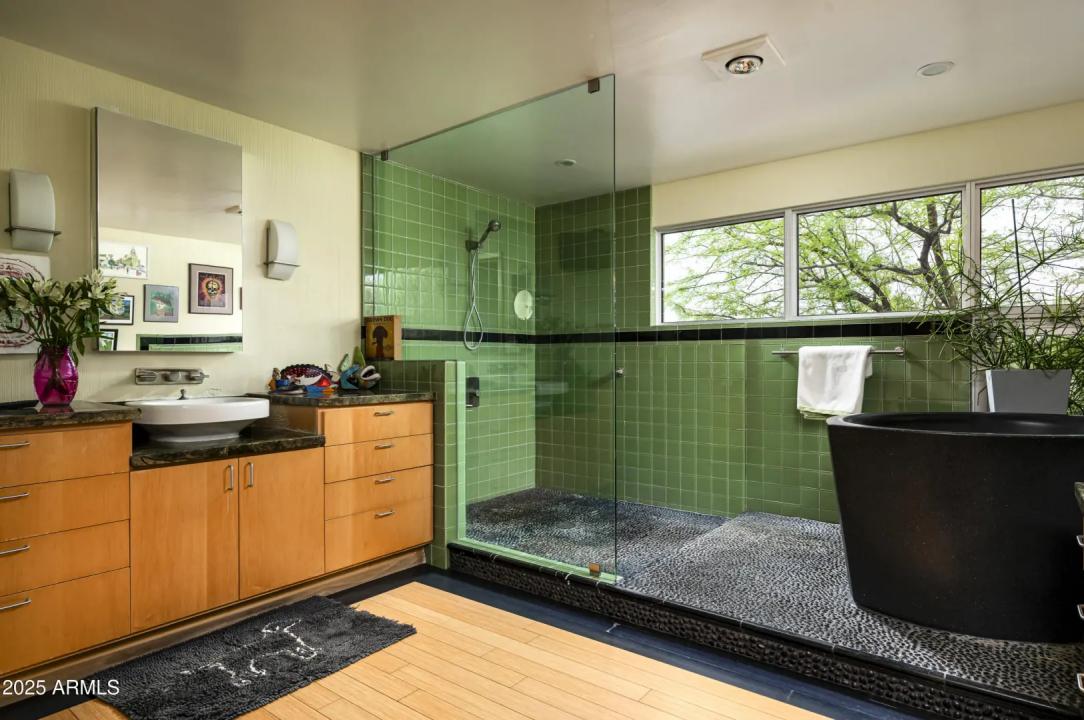 Real Estate Picture 19
