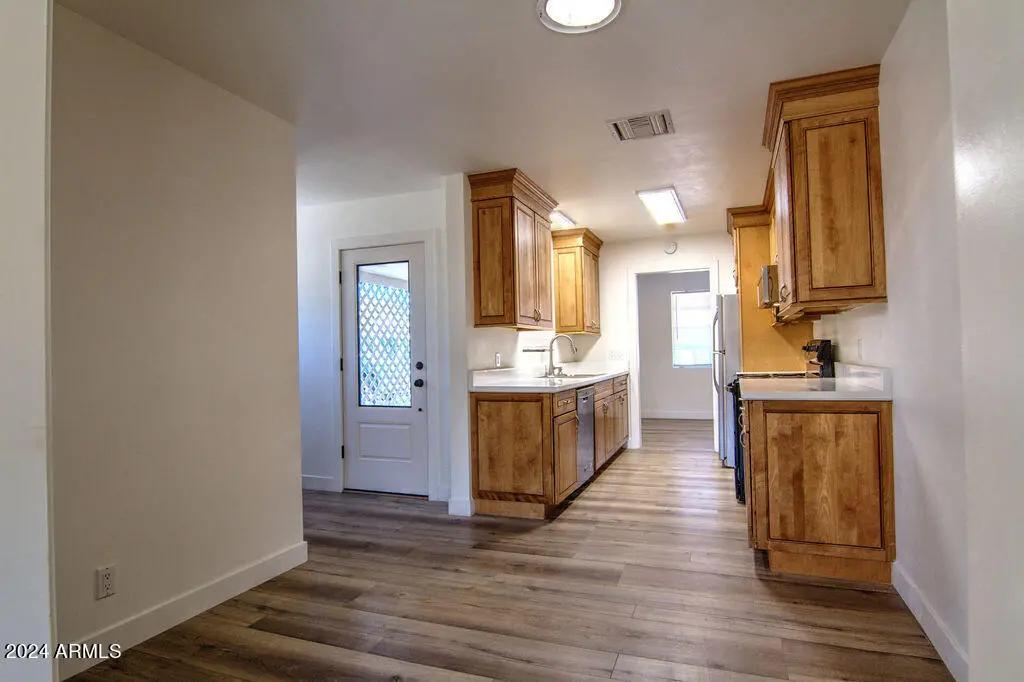 Real Estate Picture 4