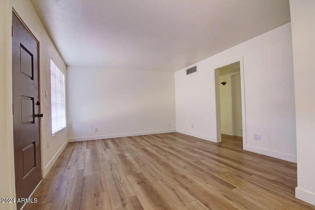 Real Estate Picture 5